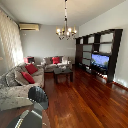 Cityscape Apartment *